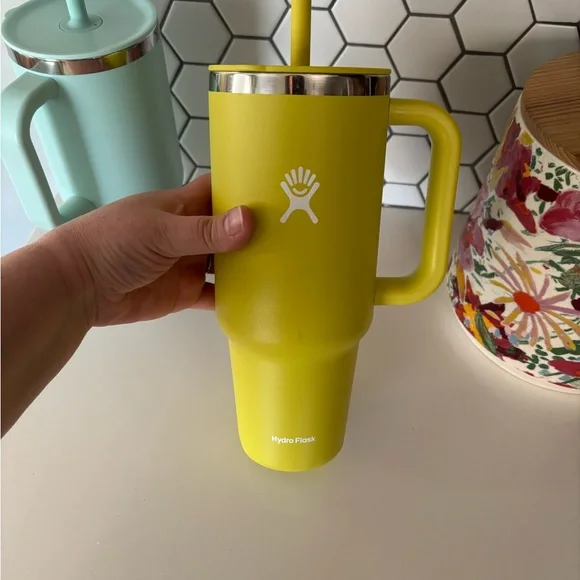 40 oz Hydro Flask Green Travel Tumbler - Picture 1 of 7